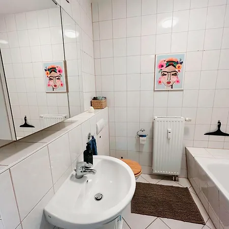 Schoene 2 Am Zentrum Von Apartament